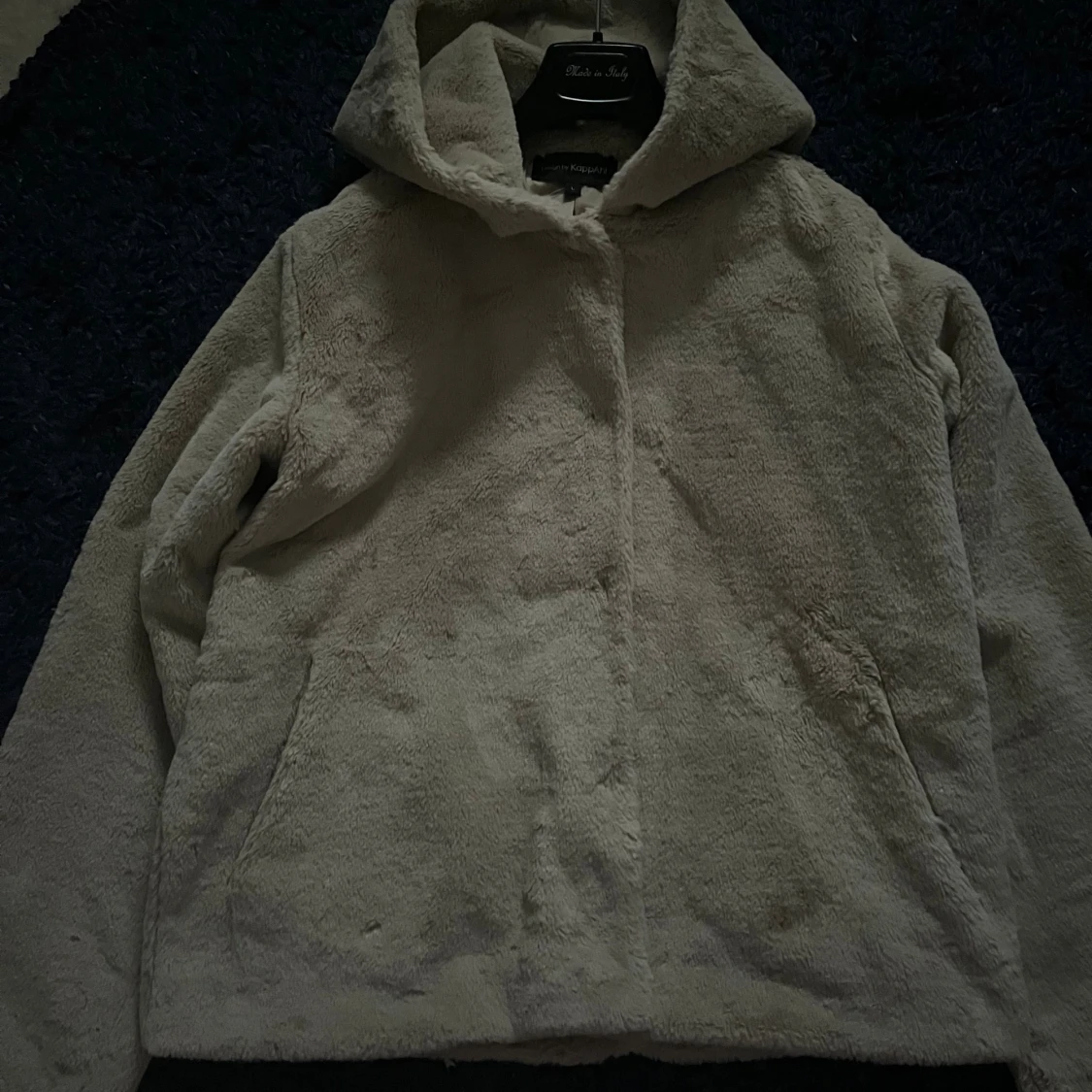 Beige teddyjacka med huva från KappAhl