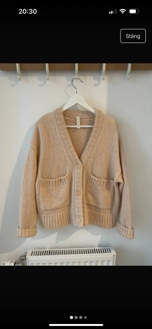 Kappahl kofta  - Superfin cardigan ifrån Kappahl! Säljs inte längre på deras hemsida💓 jättefint skick