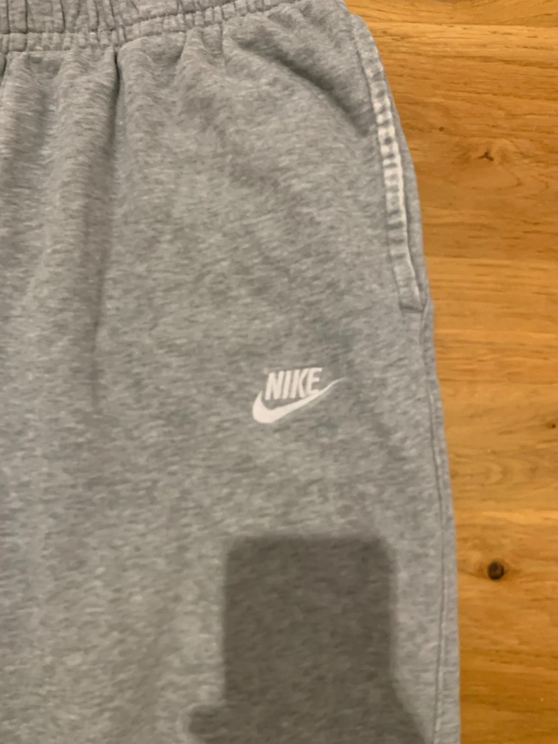 Grå mjukisbyxor från Nike - 1
