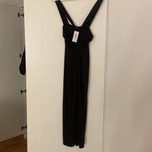 Svart kläning från Gina trocot - Aldrig använd, ordinarie pris 399kr, prislapp kvar