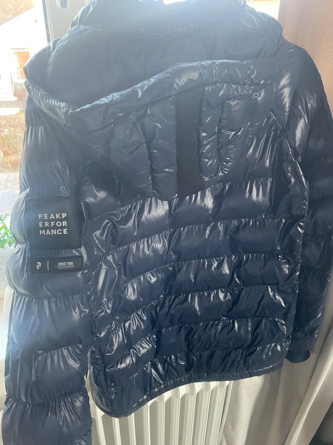 Mörkblå Peak Performance dunjacka - 1