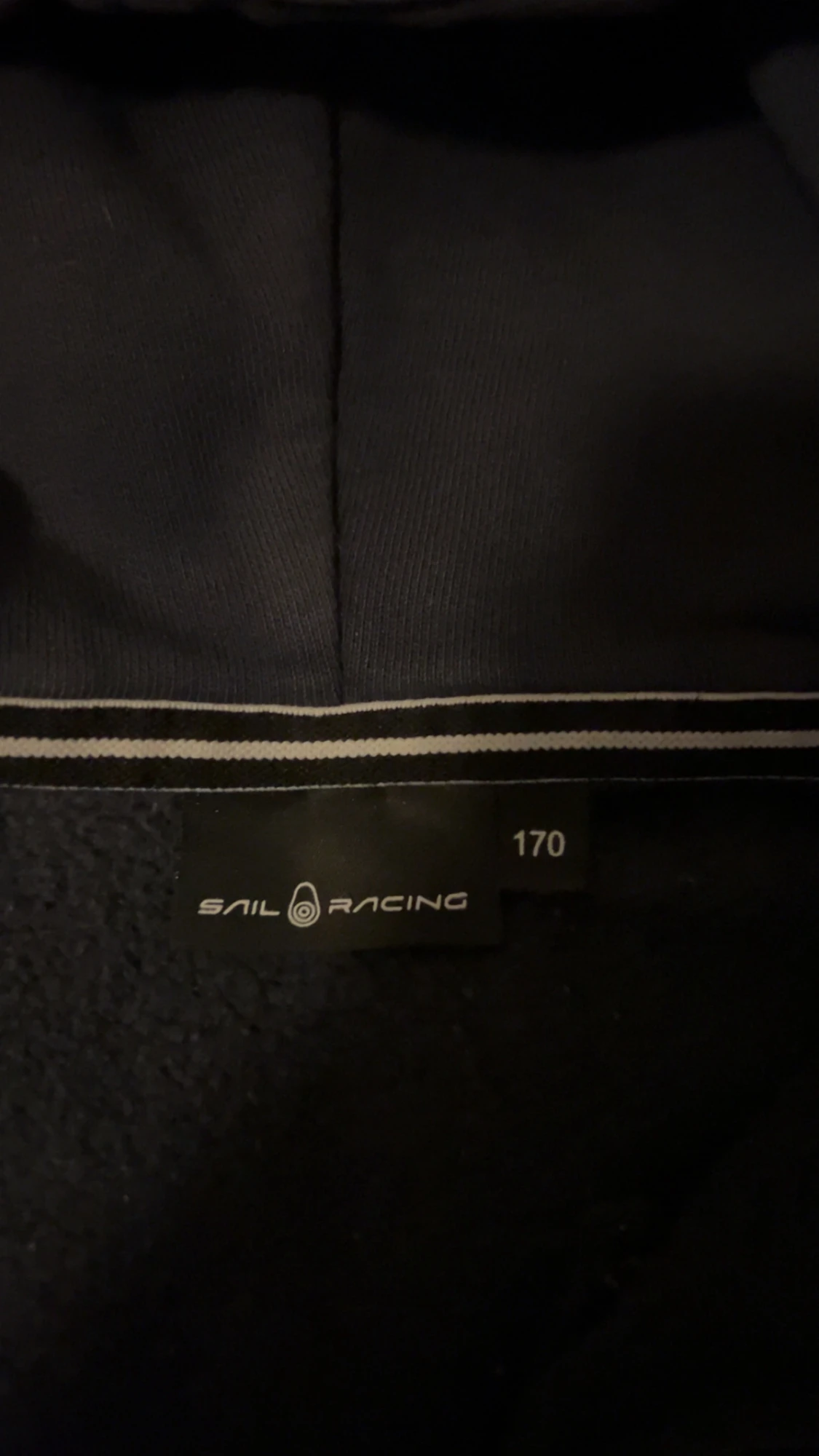 Mörkblå hoodie från Sail Racing - 1