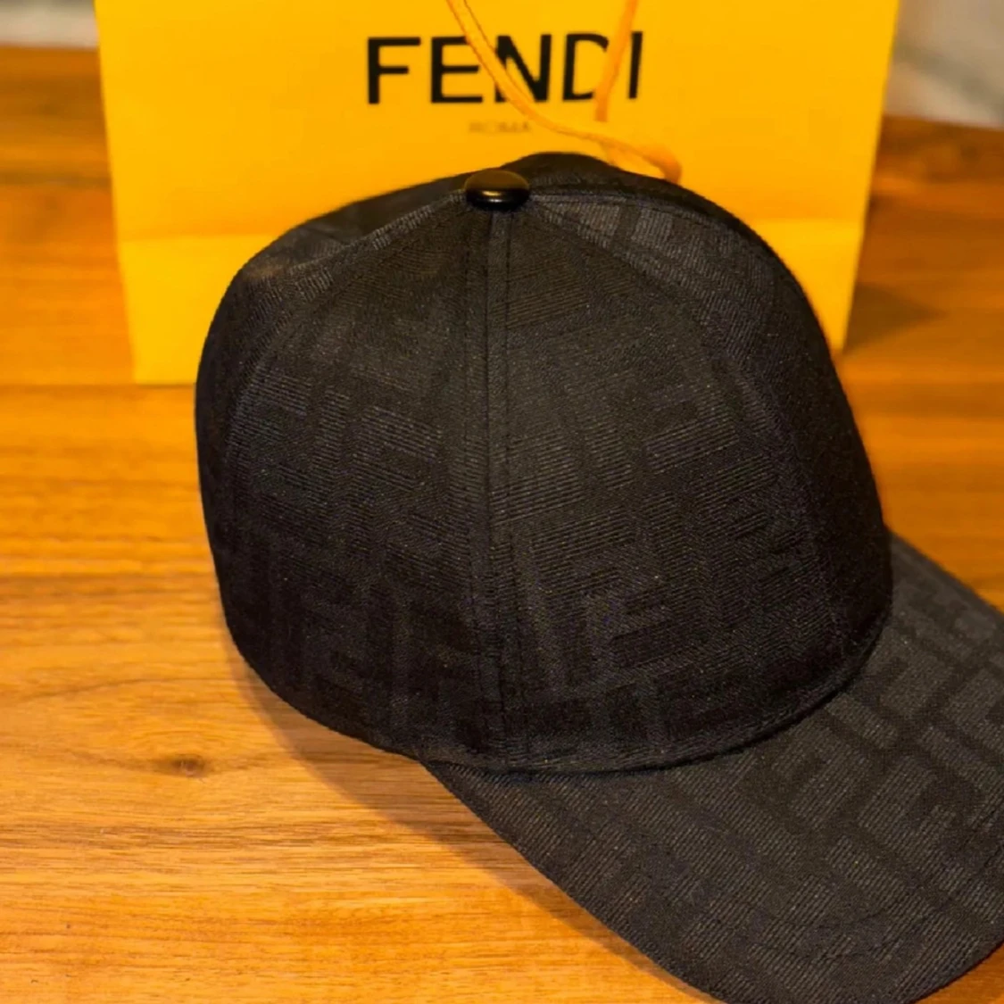 Svart Fendi keps med FF-mönster(Utan påse)