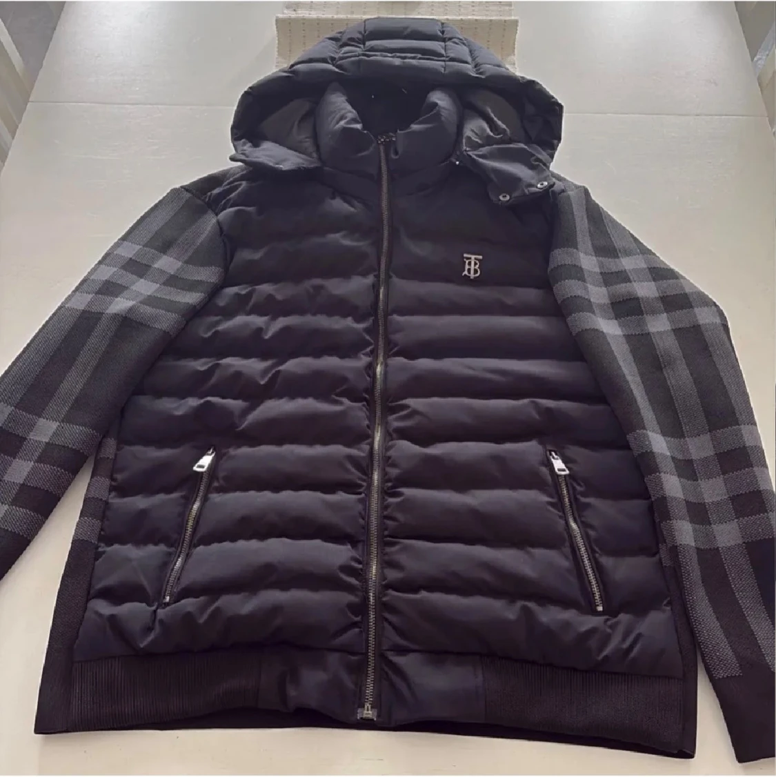 Svart pufferjacka från Burberry