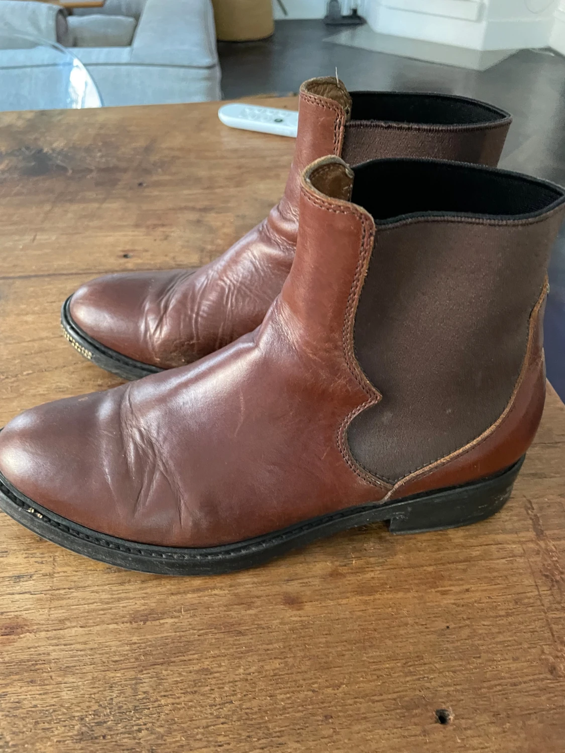 Bruna chelsea boots i skinn