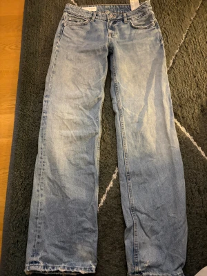 Ljusblå jeans från zara - Ljusblå raka jeans från Zara i storlek 36💙