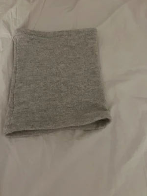 Kashmir buff - Säljer min kashmir buff då den inte kommit till användning, nypris 600kr