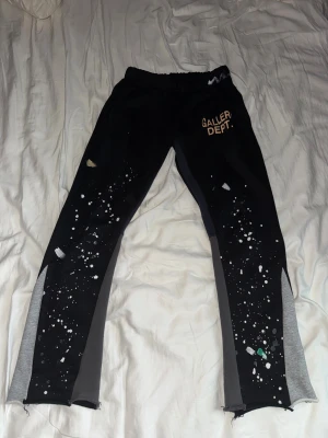 Gallery Dept flares - Gallery Dept flare. Användnfå gånger. Kan gå ner vid snabbaffär