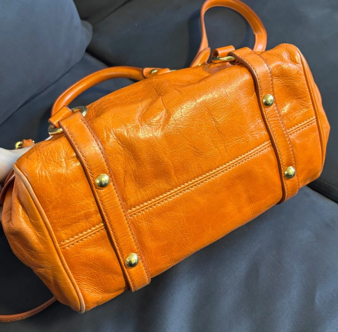 Orange handväska från Miu Miu i skinn - 5