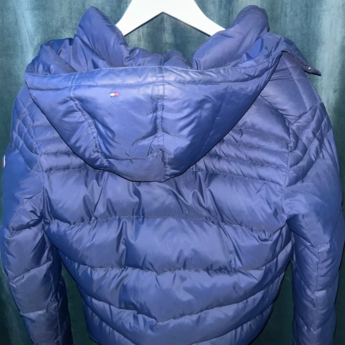 Blå pufferjacka Tommy Hilfiger - 1