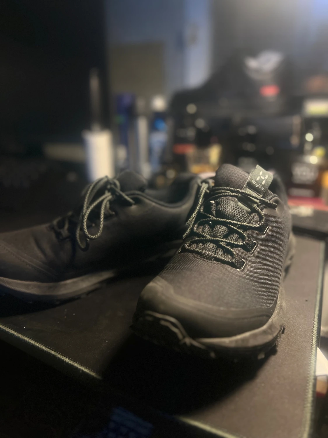 Svarta sneakers från Haglöfs - 1