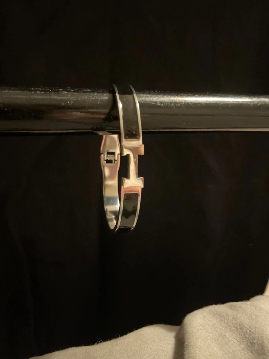 Silverfärgat H-armband