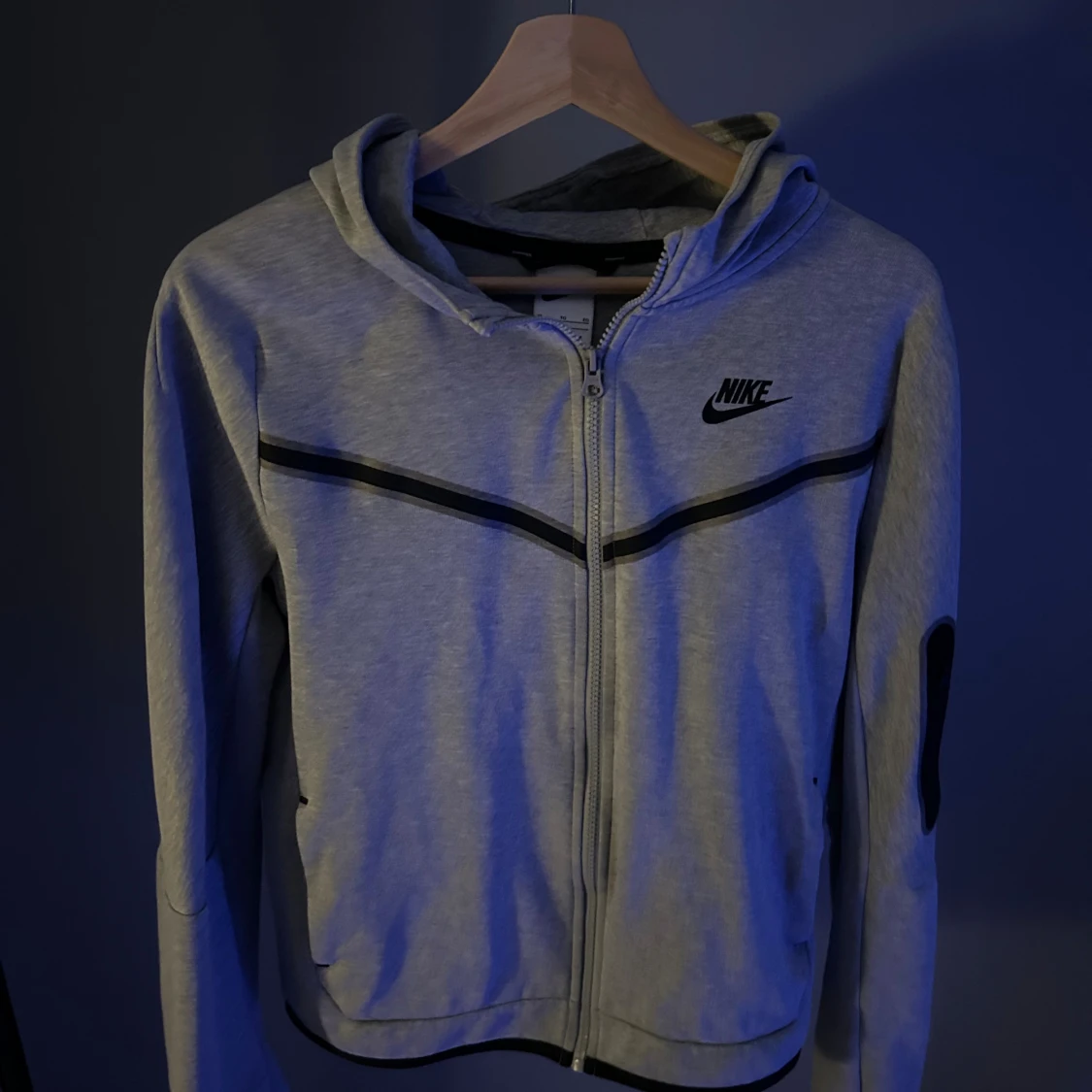 Grå Nike tech fleece