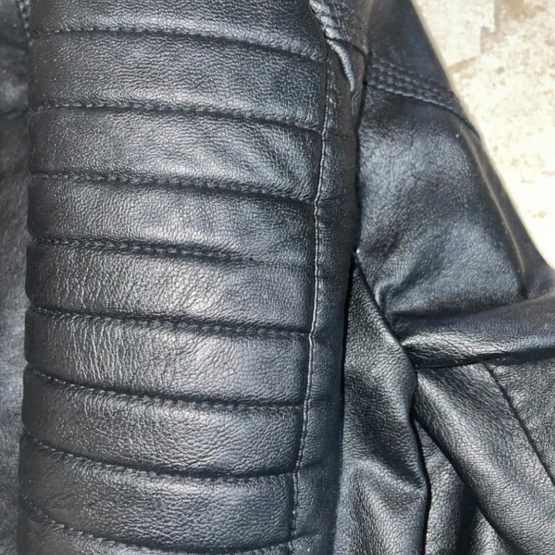 Svart biker skinnjacka med dragkedjor - 2