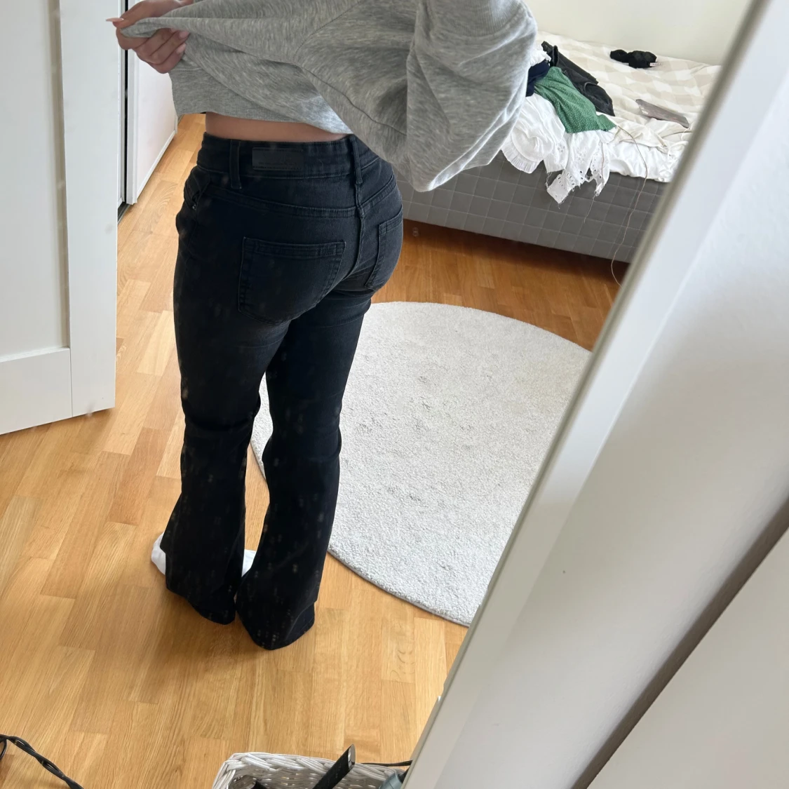 Svarta low bootcut jeans från ONLY - 4