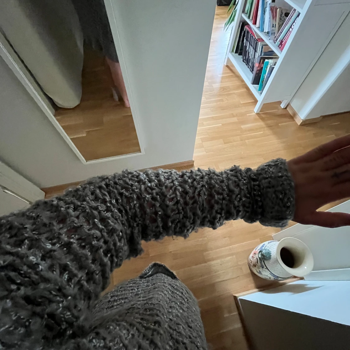 Grå grovstickad kofta med fickor - 3