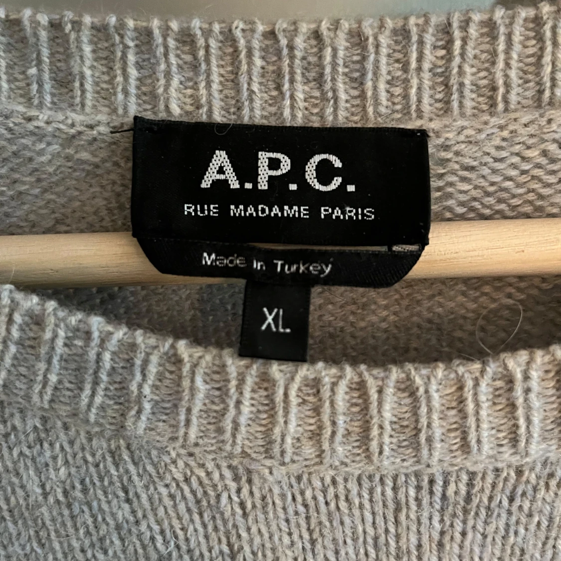 Ljusgrå stickad tröja från A.P.C. - 2