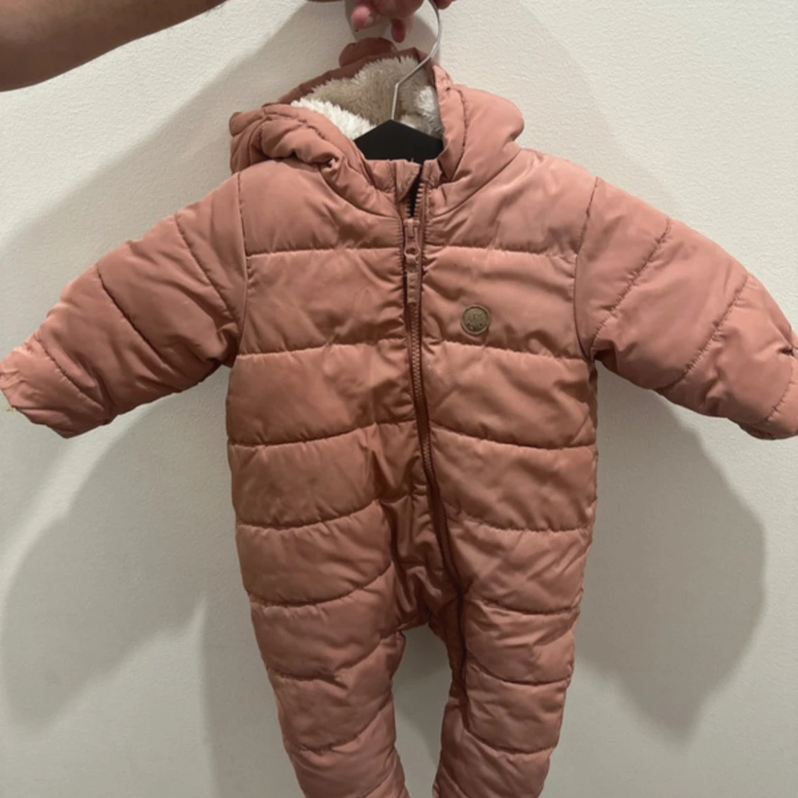 Rosa pufferoverall med öron på huvan - 3