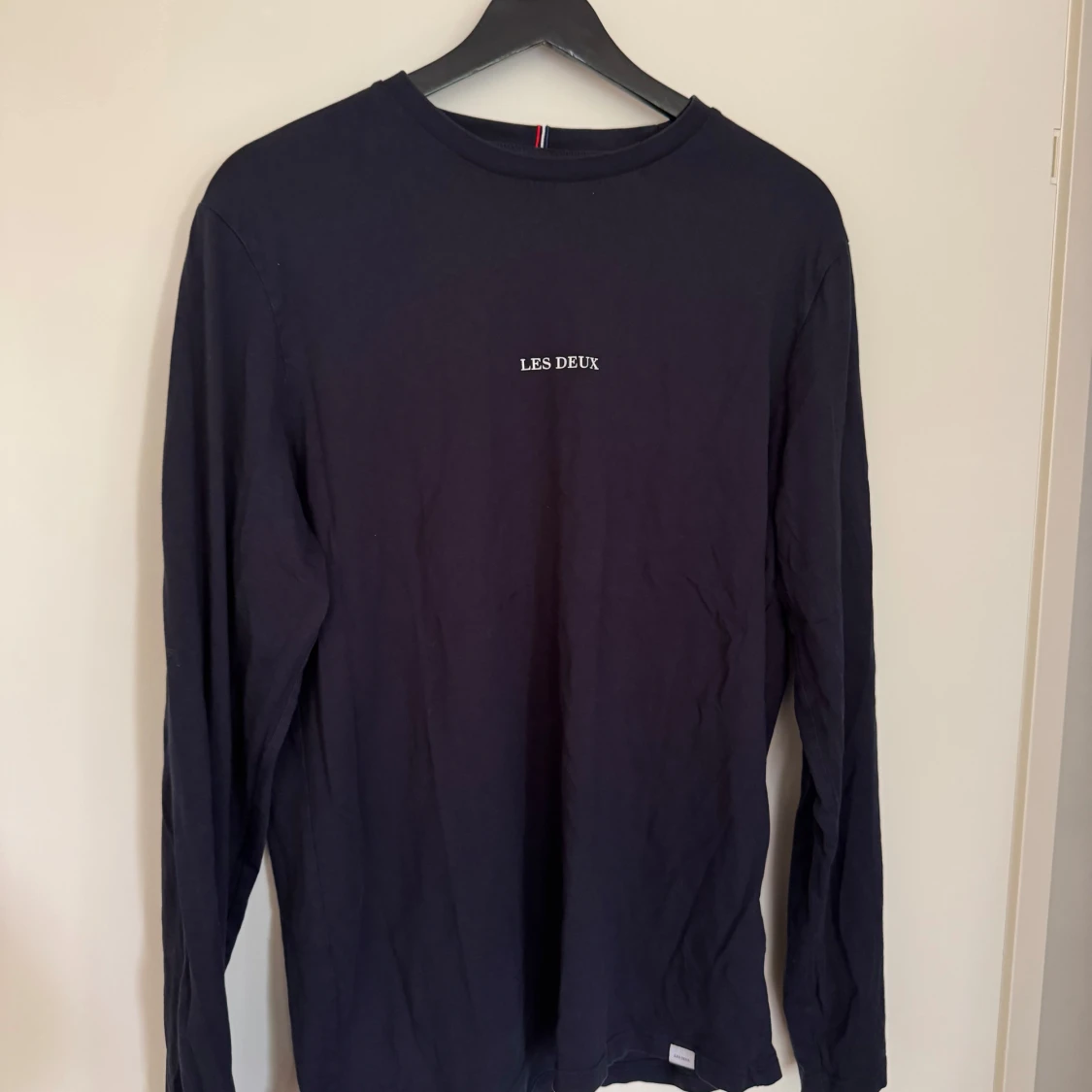 Mörkblå långärmad T-shirt från Les Deux - 2