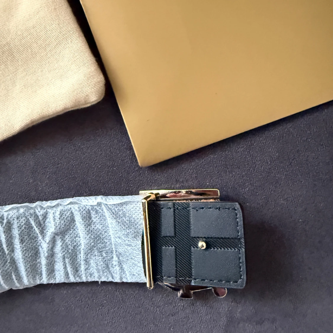 Burberry rutigt bälte med guldspänne - 4