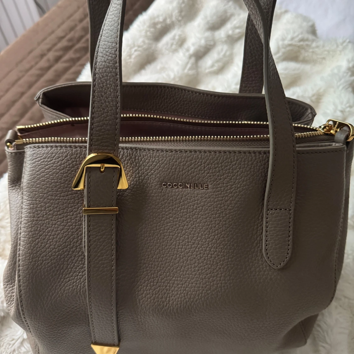 Beige handväska från Coccinelle i skinn