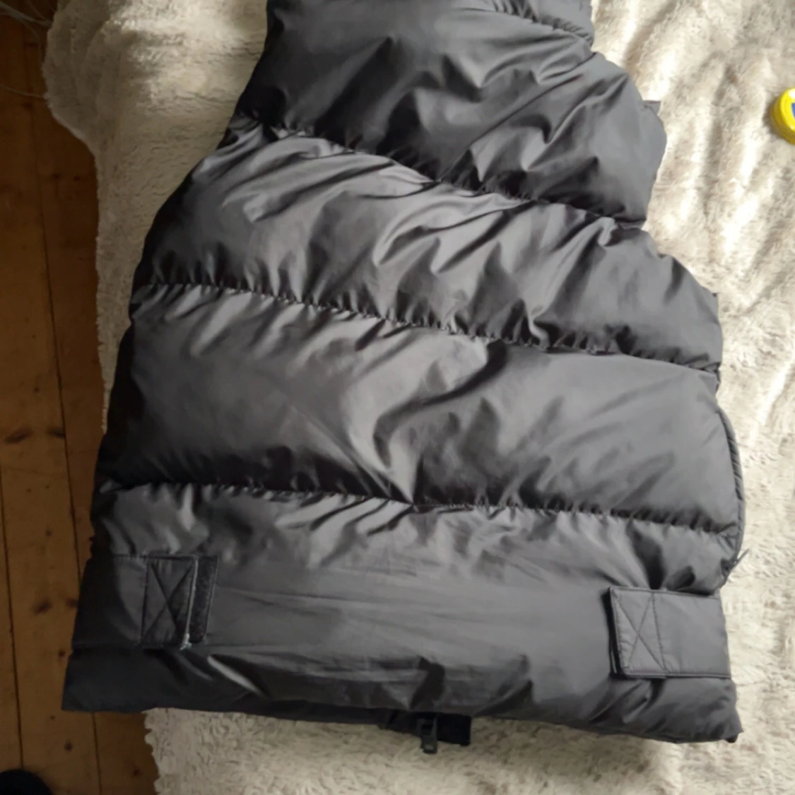 Svart dunväst från Prada - 2