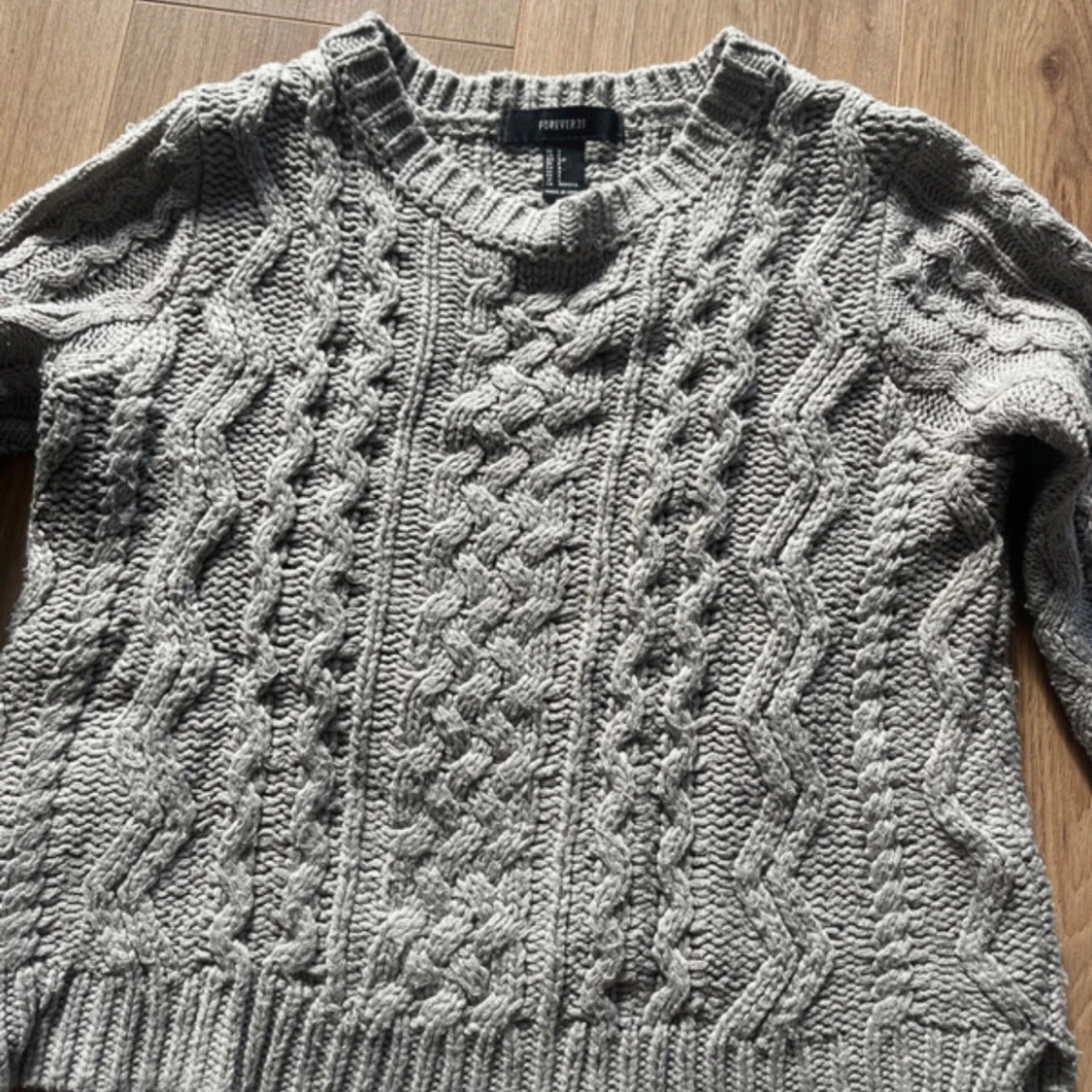Grå stickad tröja från Forever 21 - 1