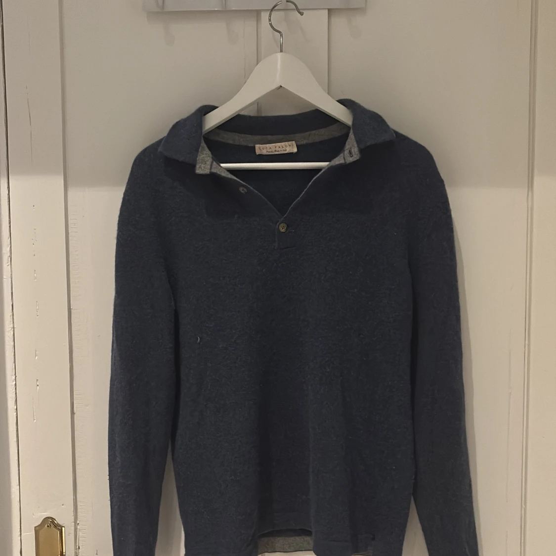 Blå kashmirtröja från Luca Faloni 