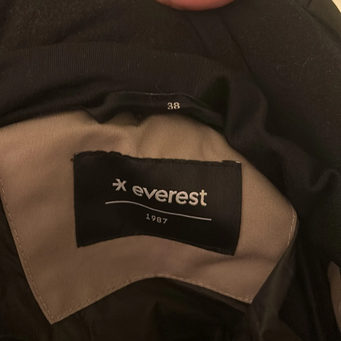 Beige dunjacka från Everest med huva - 2