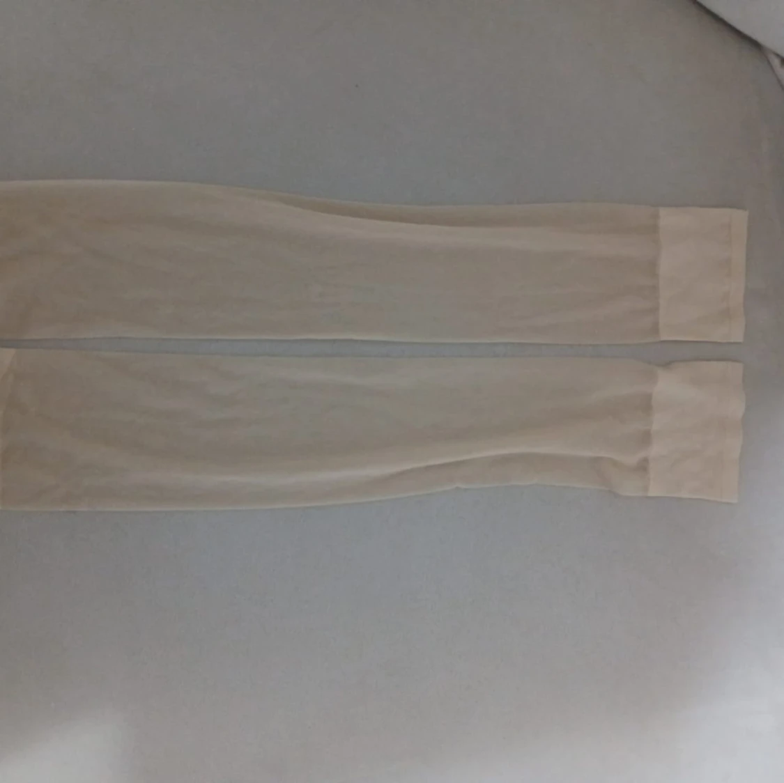 Beige tunna nylonstrumpor