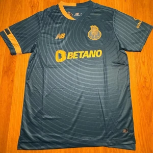 Fc Porto fotbollströja  - Säljer snabbt, storlek L. 