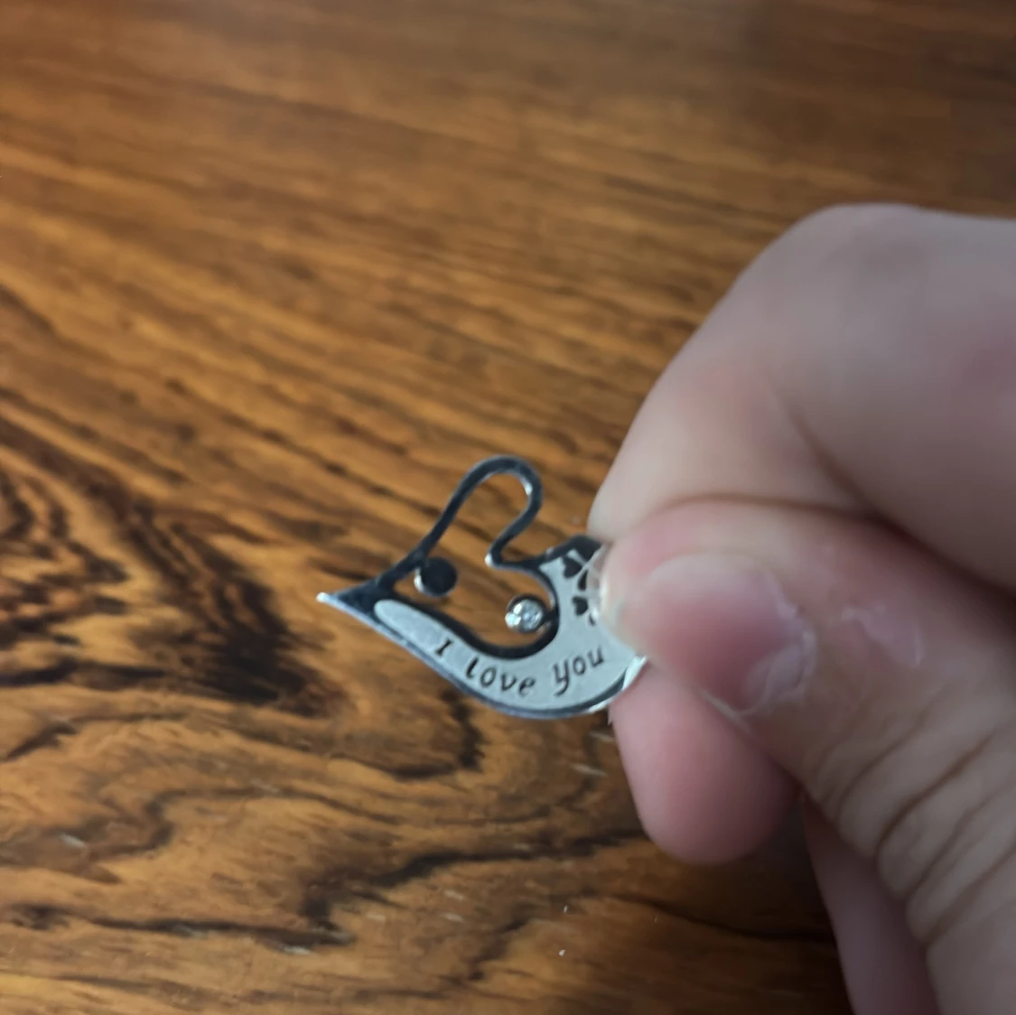 Silverfärgat hjärthalsband med text - 3