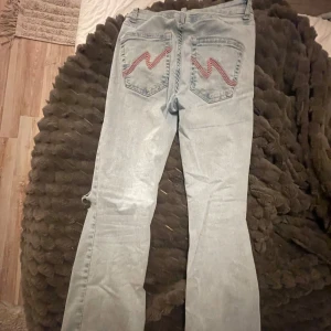 Fin jeans ifrån Nelly❣️storlek 34 - Säljer då dem börjar bli lite små.  Skriv gärna prisförslag