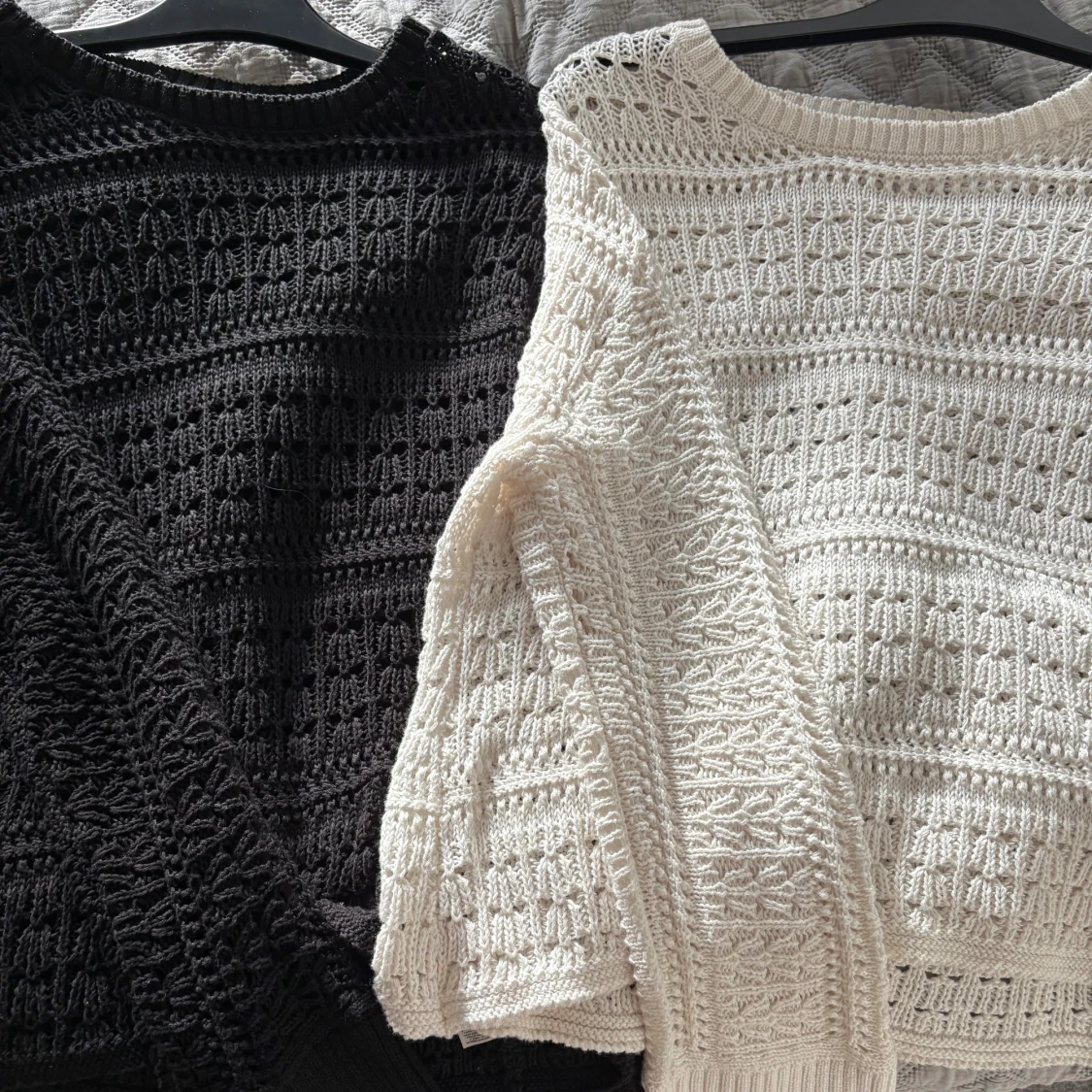 Två virkade tröjor