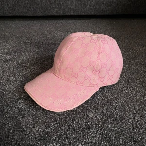 Rosa keps - Helt ny användn 2 gånger 