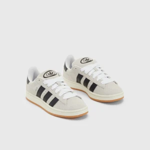 Adidas Campus - Beige svarta adidas campus i storlek 40 2/3. Använda max 10 gånger som ett nyskick. 