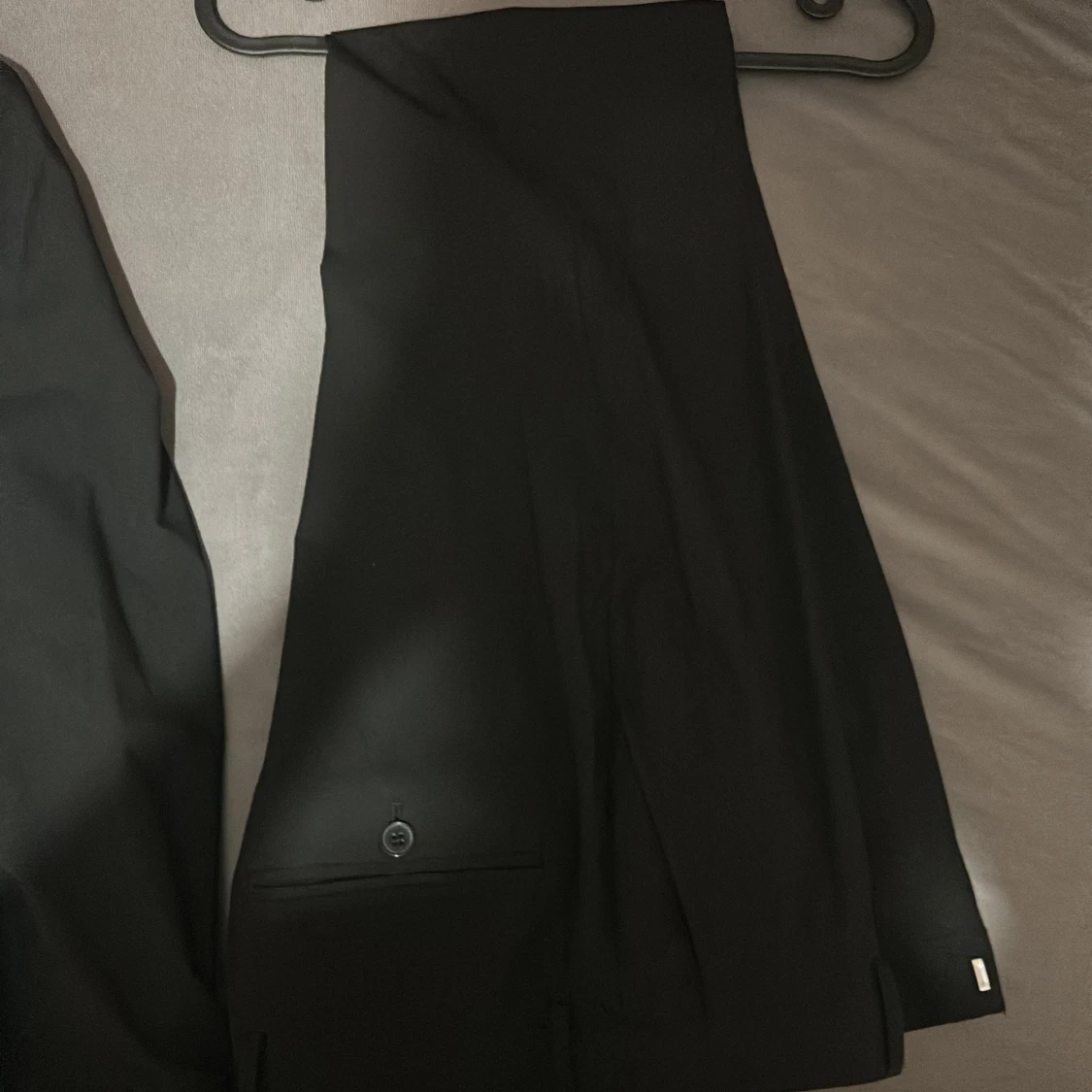 Svart kostym från H&M med vit skjorta - 2