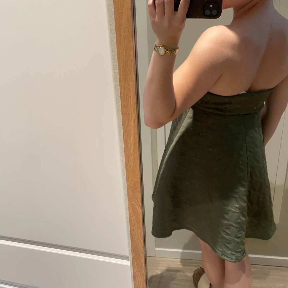 Grön axelbandslös kortklänning - 2