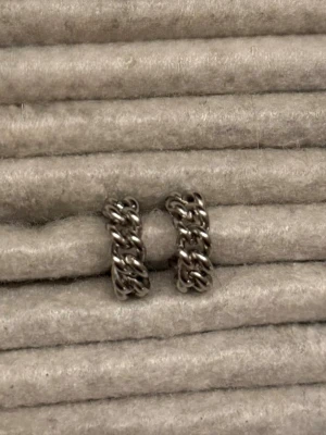 Silver örhängen  - Snygga silvriga örhängen🙌🏼