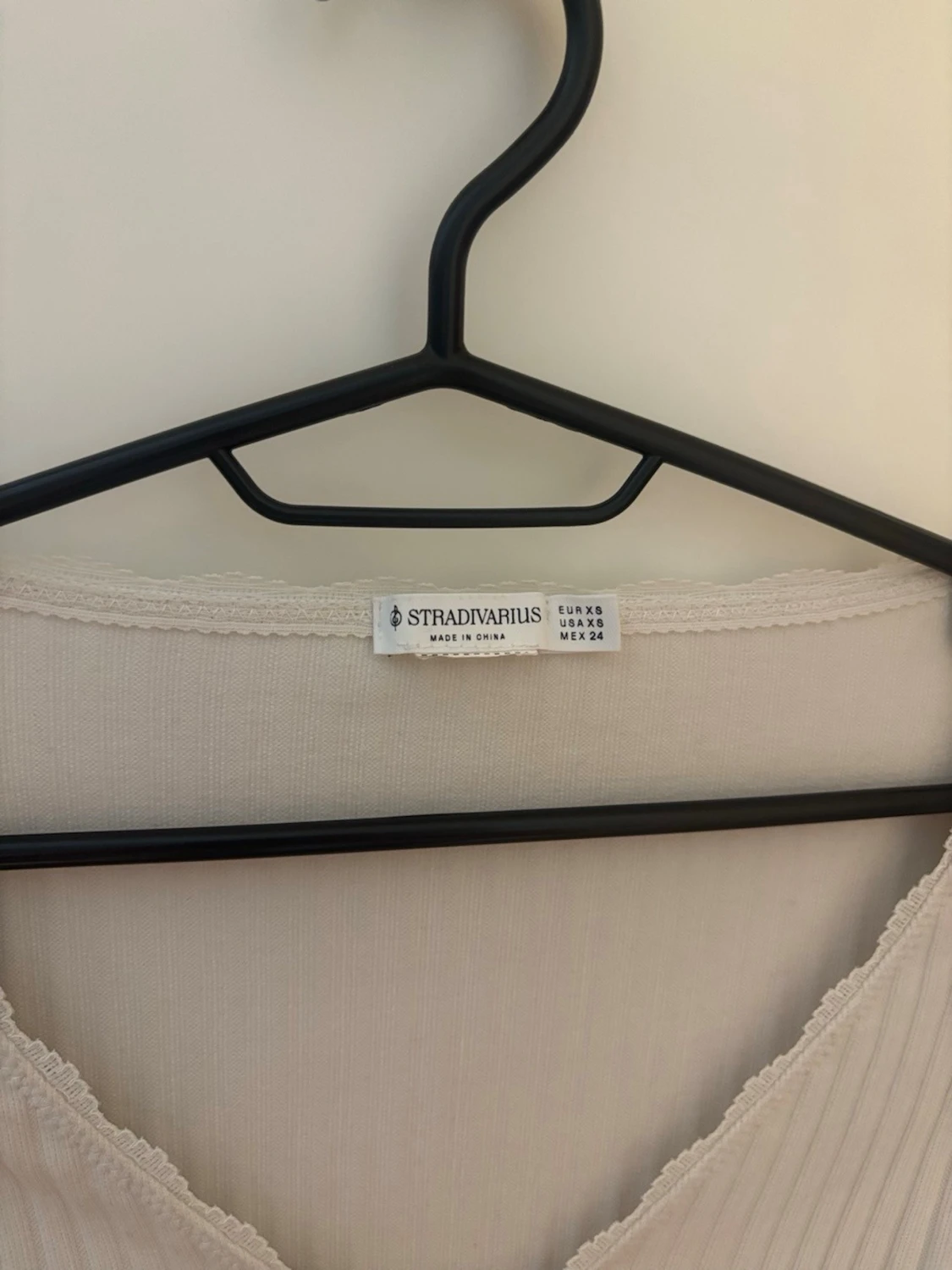 Vit ribbad topp från Stradivarius - 1