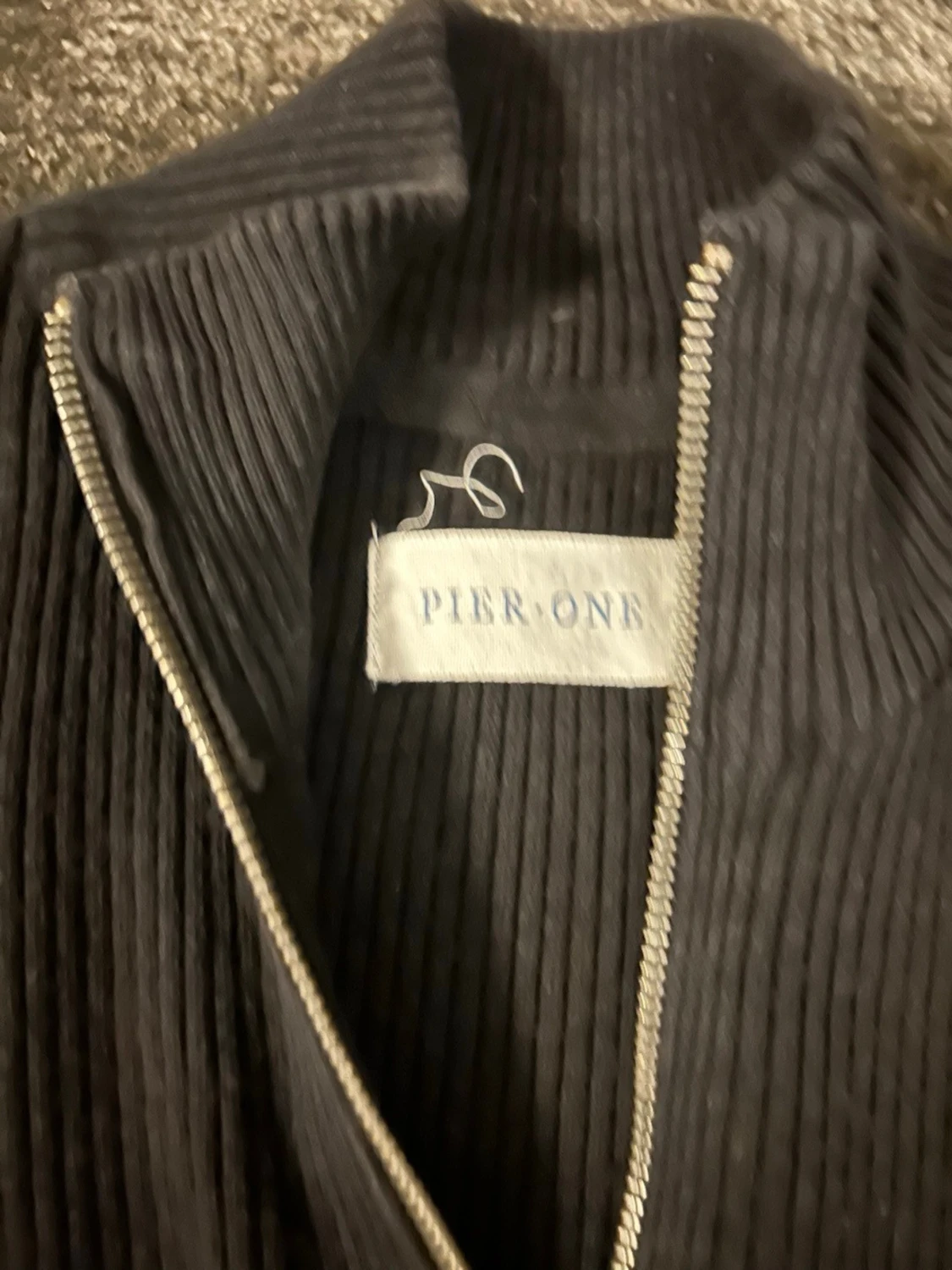 Svart ribbad tröja från Pier One - 1