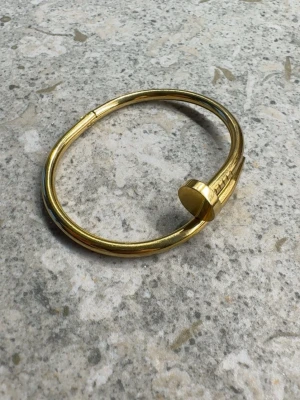 Guld armband  - ”spike bracelet” helt ny 