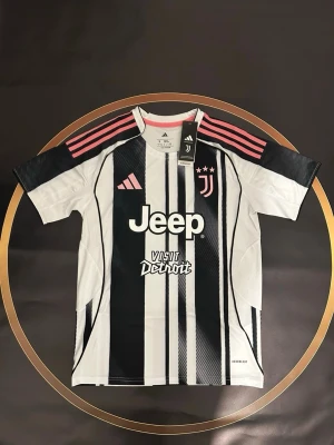 Juventus Yildiz #10 tröja - Riktigt fet tröja, helt ny med tagen kvar.