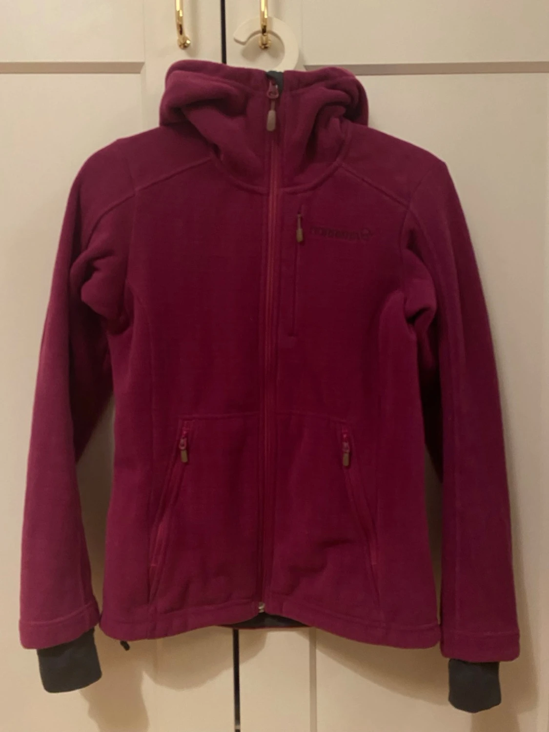Vinröd fleecejacka/träningsjacka från Norrøna