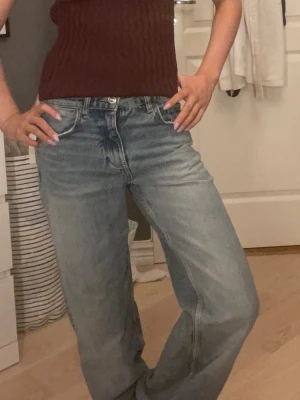 Ljusblå baggy jeans - Säljer ett par ljusblå baggy jeans som Inge kommer till användning 
