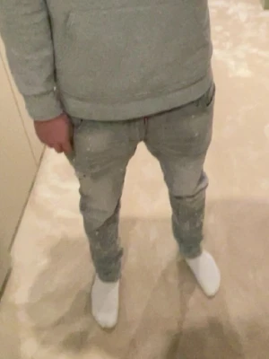 Dsquared2 jeans  - ÄKTA! Riktigt snygga och fräscha, den snyggaste färgen man kan ha!! Stl 54, skriv vid frågor eller intresse 