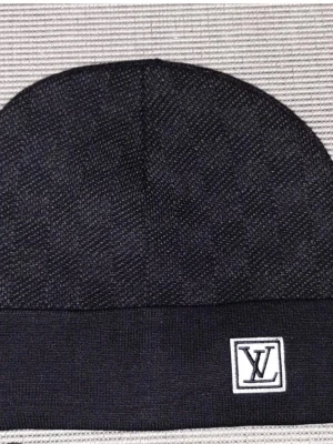 Svart mössa - Mössa svart 