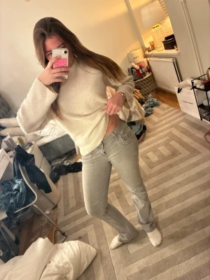 Grå bootcut jeans från ITB  - Säljer ett par gråa jeans från Ltb. Väldigt bra skick 🩷storlek 28 midjan och 32 på längden🩷