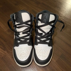 Nike Air Jordan  - Supersnygga Nike air Jordan skor! Använd fåtal gånger så i bra skick! Pris kan diskuteras 