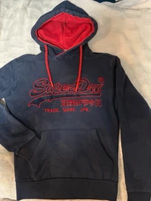 Superdry hoddie - Bra sick skriv om frågor pris kan diskuteras 